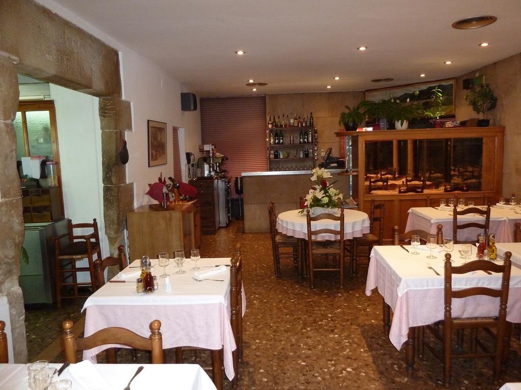 Restaurant Fonda Giralt Hotel Amer Екстериор снимка
