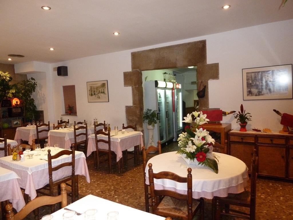 Restaurant Fonda Giralt Hotel Amer Екстериор снимка
