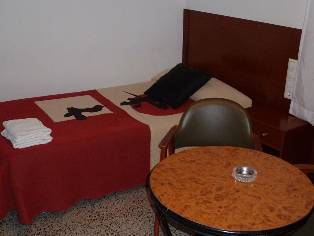 Restaurant Fonda Giralt Hotel Amer Стая снимка