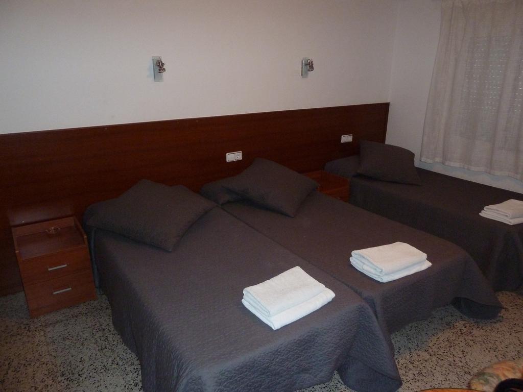 Restaurant Fonda Giralt Hotel Amer Стая снимка